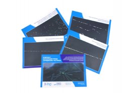 Набір фотографій треків заряджених частинок