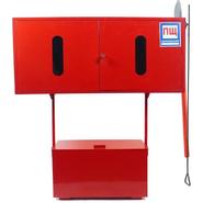 Стенд пожарный со щитом закрытого типа