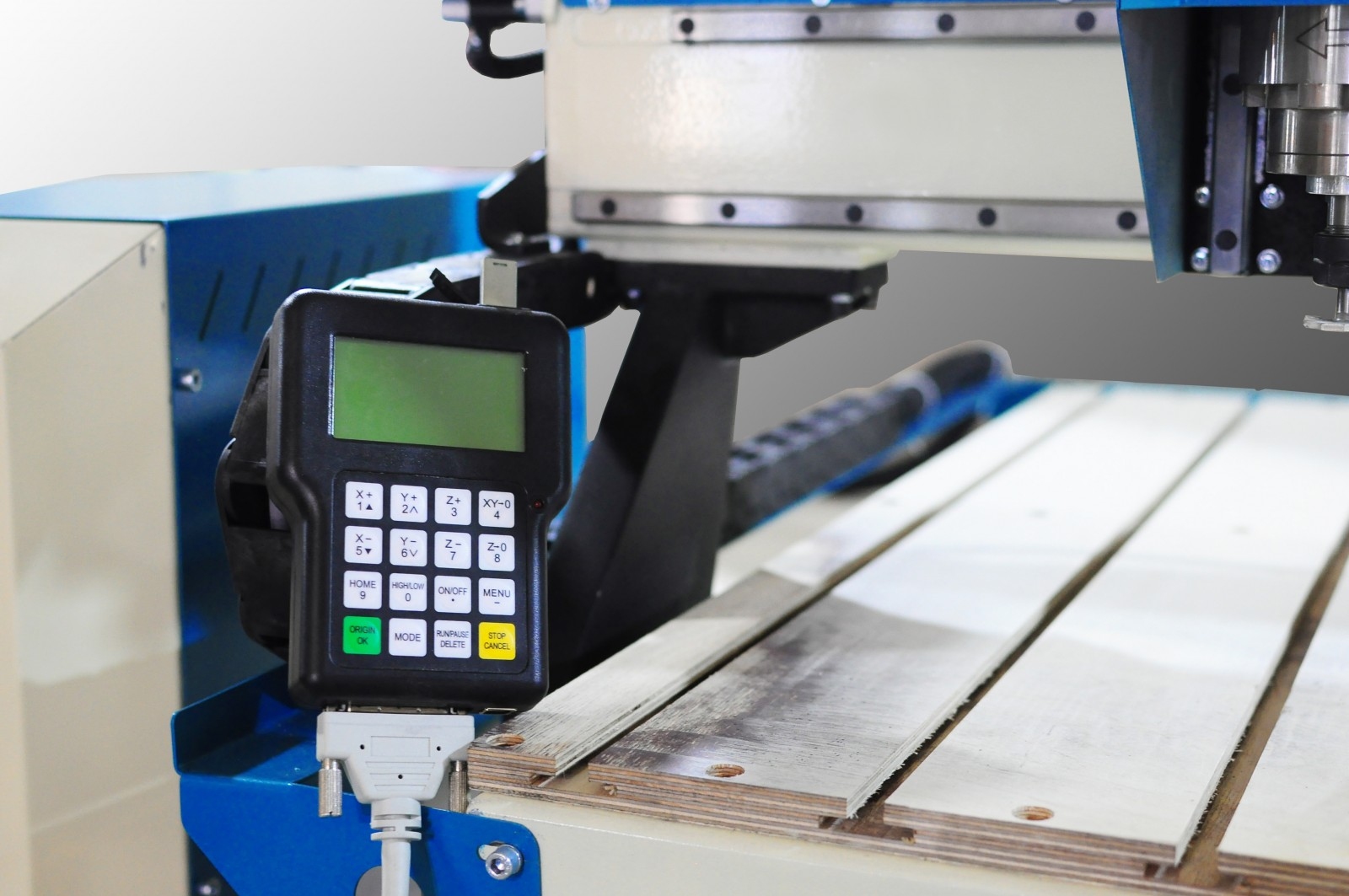 Цифровой фрезерный станок с ЧПУ