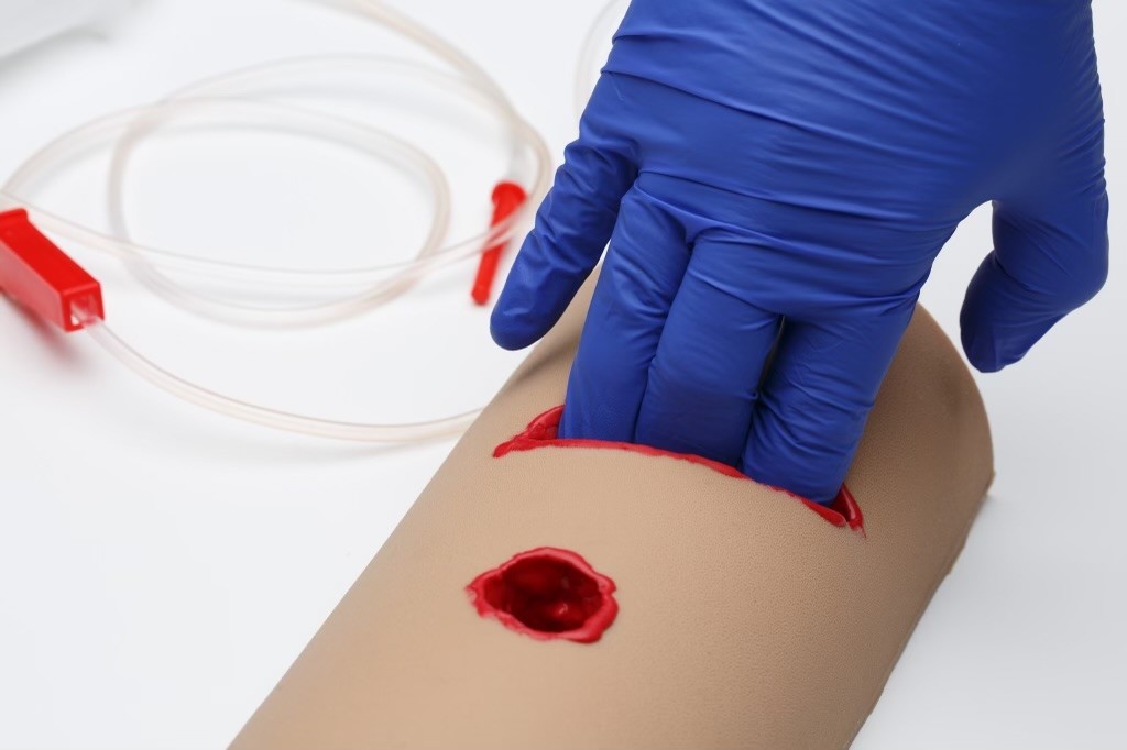 Манекен тренировочный для тампонирования ран