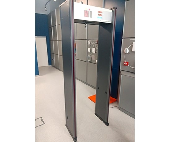 Рамочный температурный сканер со встроенным металлодетектором